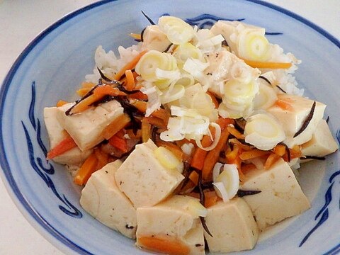 ひじきの煮物の残りで★ひじきと豆腐の丼